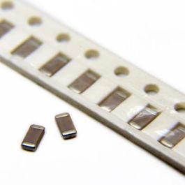 خازن SMD مولتی لایر 18pF پکیج 1206 ولتاژ 50V