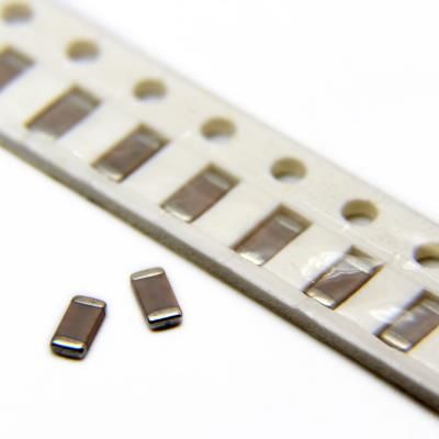 خازن SMD مولتی لایر 10pF پکیج 1206 ولتاژ 50V 